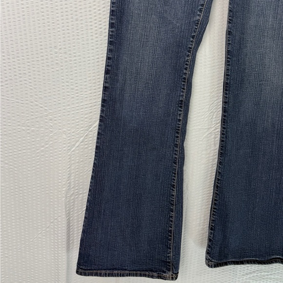 Vintage Old Navy Medium Wash Y2K Flared Low Rise Denim Jeans, Size 14 Stretch - Picture 5 of 12